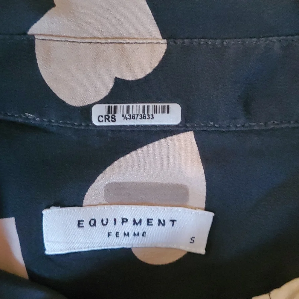 Equipment Silk top with pink hearts Woman's Size S - Picture 11 of 11